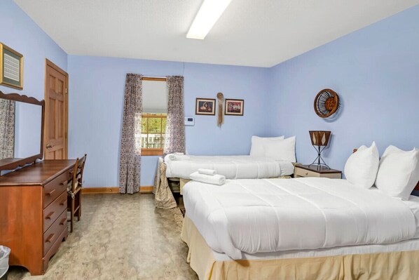 3 bedrooms, desk, iron/ironing board, travel cot