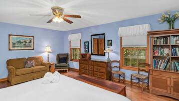 3 chambres, bureau, fer et planche à repasser, lit parapluie