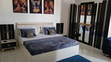 Quarto casal standard | Espaço de trabalho para notebook, Wi-Fi de cortesia