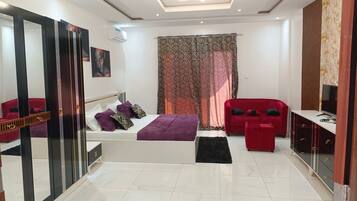 Double Room, Courtyard View | Laptop workspace, free WiFi