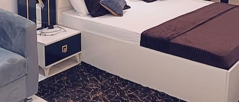 Standard Double Room | Laptop workspace, free WiFi