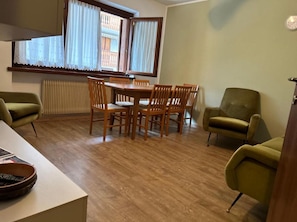 Dining - Enjoyable 3-bedroom apartment with WiFi in Trento (Trento)