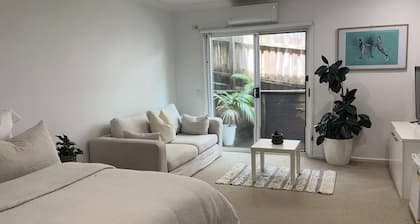 Cozy studio with private entrance & ensuite