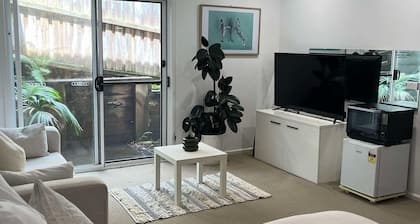 Cozy studio with private entrance & ensuite