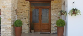 4-bedroom luxury villa with Pool  in the charming Skarinou Village
