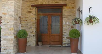 4-bedroom luxury villa with Pool in the charming Skarinou Village
