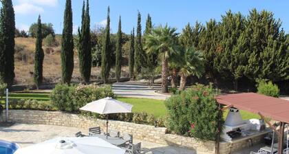 4-bedroom luxury villa with Pool in the charming Skarinou Village