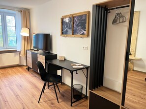 Standard-Doppelzimmer, eigenes Bad (Doppelzimmer Komfort) | Laptopgeeigneter Arbeitsplatz, Babybetten, kostenloses WLAN, Bettwäsche