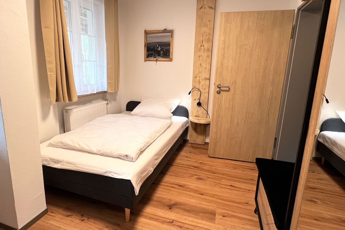 Singola Standard, bagno privato, vista cortile (Einzelzimmer Komfort) | 1 camera, postazione laptop, culle/letti per bambini (a pagamento)