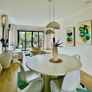 Interior - Position perfection - Mornington
Walk to beach and shops (Mornington)