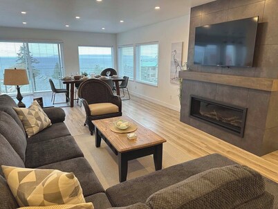 Newly Renovated. Spectacular ocean view with gourmet kitchen.