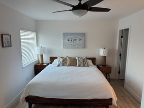 2 bedrooms, iron/ironing board, WiFi, bed sheets - Newly Renovated. Spectacular ocean view with gourmet kitchen. (Powell River)