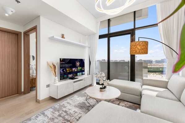 Smart TV, books, stereo