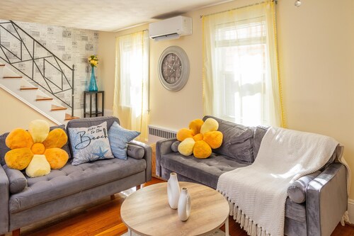 Steps from the ocean minutes from Boston Beach house for rent 10% off first week