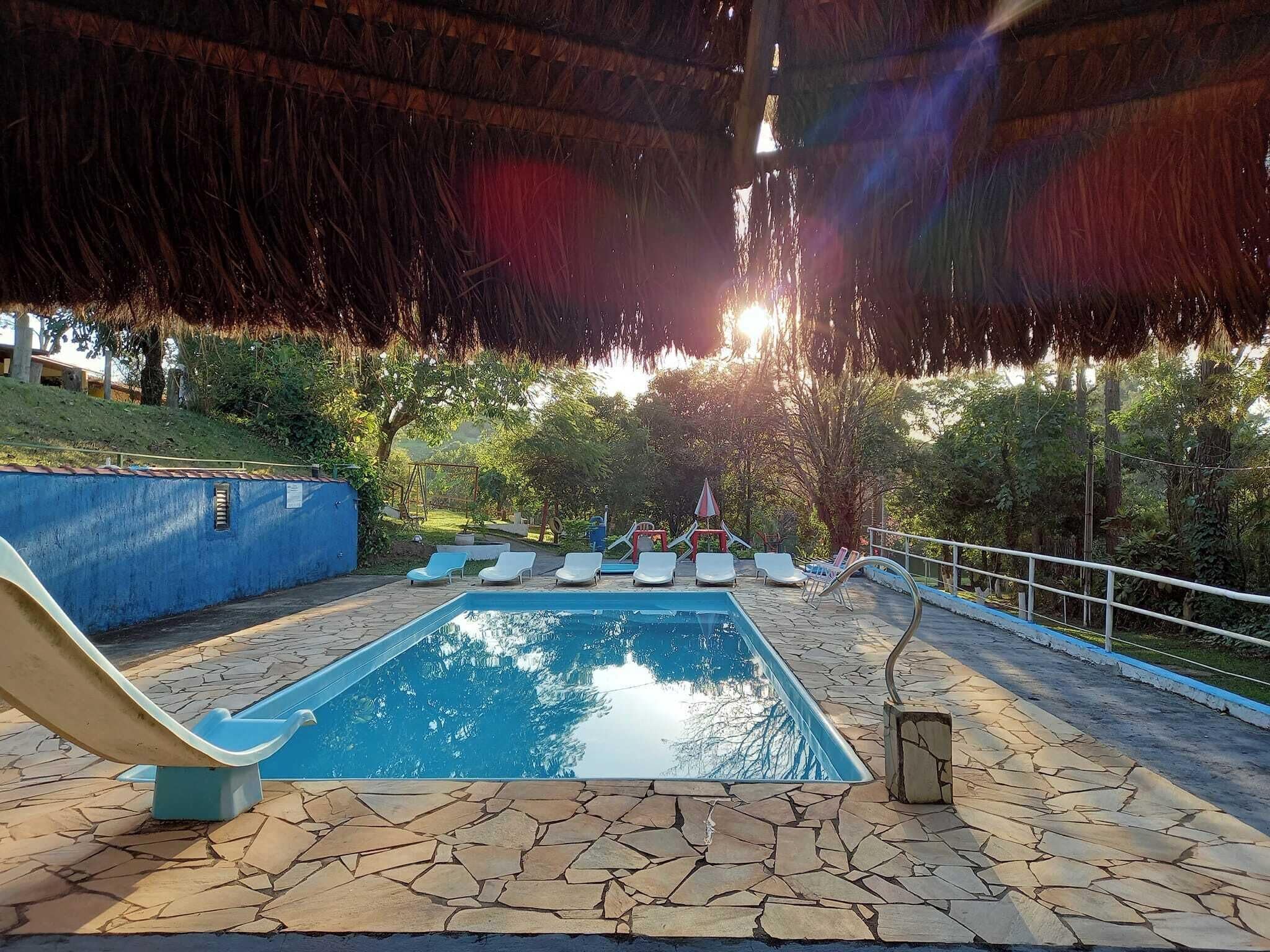 15 piscinas externas