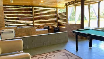 Cabana exclusivo, acesso à piscina, vista para o lago | Terraço/pátio