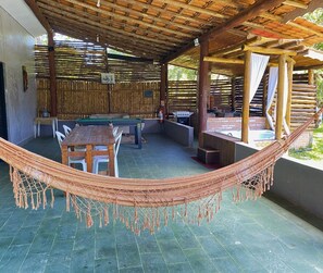 Exclusive Cabin, Pool Access, Lake View | Living area | TV - Recanto Elter (Piracaia)