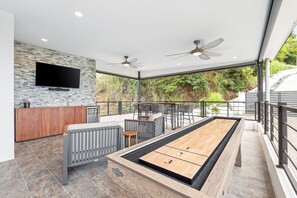 Outdoor dining - Casa Sol: Luxury 4 BR, Ocean View Villa-Pool & Concierge - Playa Hermosa (Playa Hermosa)