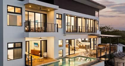 Casa Sol: Luxury 4 BR, Ocean View Villa-Pool & Concierge - Playa Hermosa