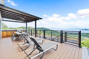 Outdoor dining - Casa Sol: Luxury 4 BR, Ocean View Villa-Pool & Concierge - Playa Hermosa (Playa Hermosa)