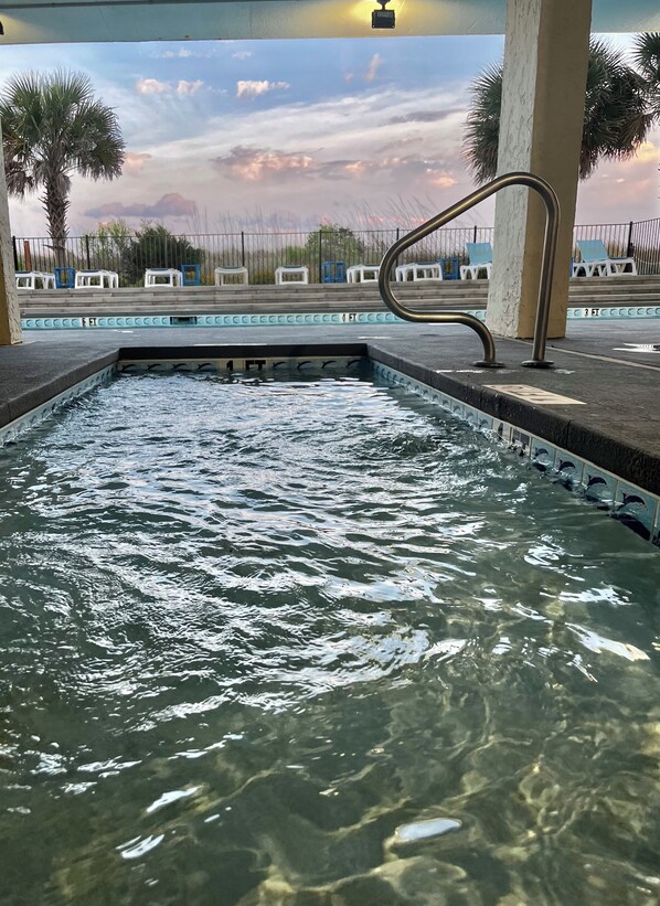 Piscine intérieure, piscine extérieure