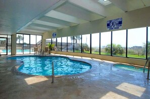 屋内プール、屋外プール