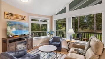 Televisie en een open haard