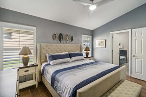 5 bedrooms, iron/ironing board, WiFi, bed sheets - Spacious 5-bedroom 4 bath Pool home near Disney. (Clermont)