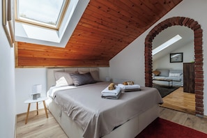 1 bedroom, iron/ironing board, WiFi, bed sheets - Chic & cozy studio - modern comforts, 2 min from the centre & top attractions! (Mihovljan)