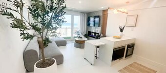 Stunning Oceanfront Apartment in the Heart of Daytona Beach