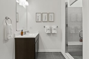 Hair dryer, towels - Picturesque City Loft (Rochester)