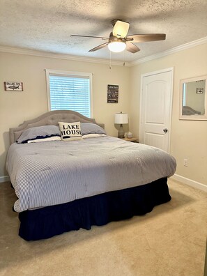 3 soverom, strykejern/-brett, wi-fi og sengetøy