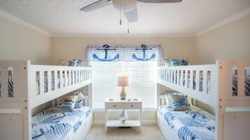 3 bedrooms, iron/ironing board, WiFi, bed sheets