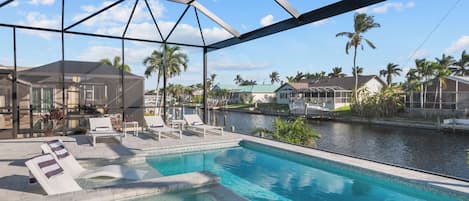 Piscina all'aperto, una piscina riscaldata