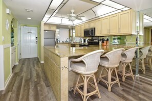 電子レンジ、オーブン、コンロ、食器洗い機