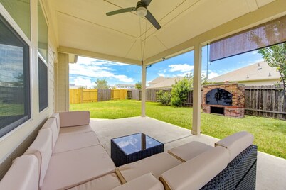 Katy Houston, 2330sf, 4BR-2.5BA, Game Rm, King Bed