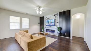 Smart TV, fireplace, table tennis