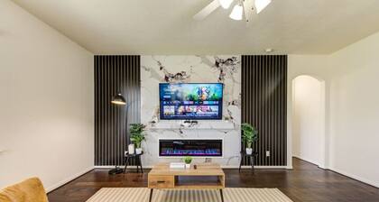 Katy Houston, 2330sf, 4BR-2.5BA, Game Rm, King Bed