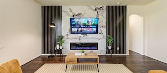Katy Houston, 2330sf, 4BR-2.5BA, Game Rm, King Bed