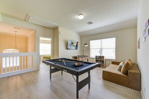 Game room - Katy Houston, 2330sf, 4BR-2.5BA, Game Rm, King Bed (Katy)