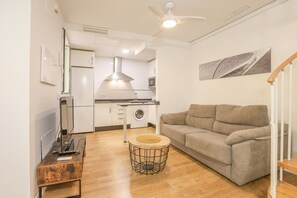 Apartment | Living area - Villa Claudia - Apartment In Sevilla. Free Wifi (Seville)