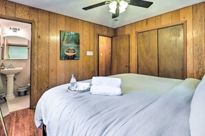 3 bedrooms, iron/ironing board, WiFi, bed sheets