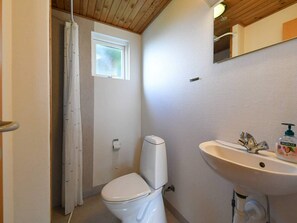 House | Bathroom - 6 Person Holiday Park Home in Asperup (Middelfart)