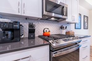Private kitchen - Stylish home located on Centennial Trail, walking distance to shops, river, etc (Coeur d'Alene)