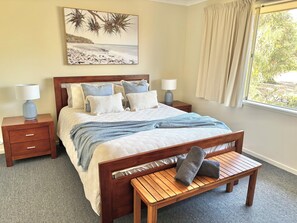 4 bedrooms, desk, iron/ironing board, free WiFi