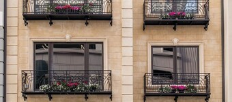 Luxurious Pacific Heights Retreat with Rooftop Deck