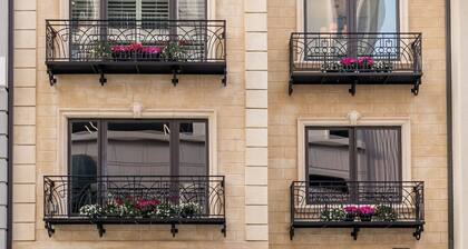 Luxurious Pacific Heights Retreat with Rooftop Deck