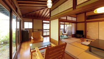 Classic Quadruple Room, Non Smoking | Down comforters, in-room safe, iron/ironing board, free WiFi