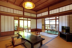 經典四人房, 非吸煙房 | 羽絨被、客房內保險箱、熨斗/熨衣板、免費無線上網