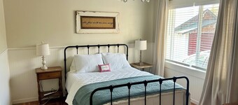 Darling 2-Bedroom Bungalow Cottage in Union, Oregon
